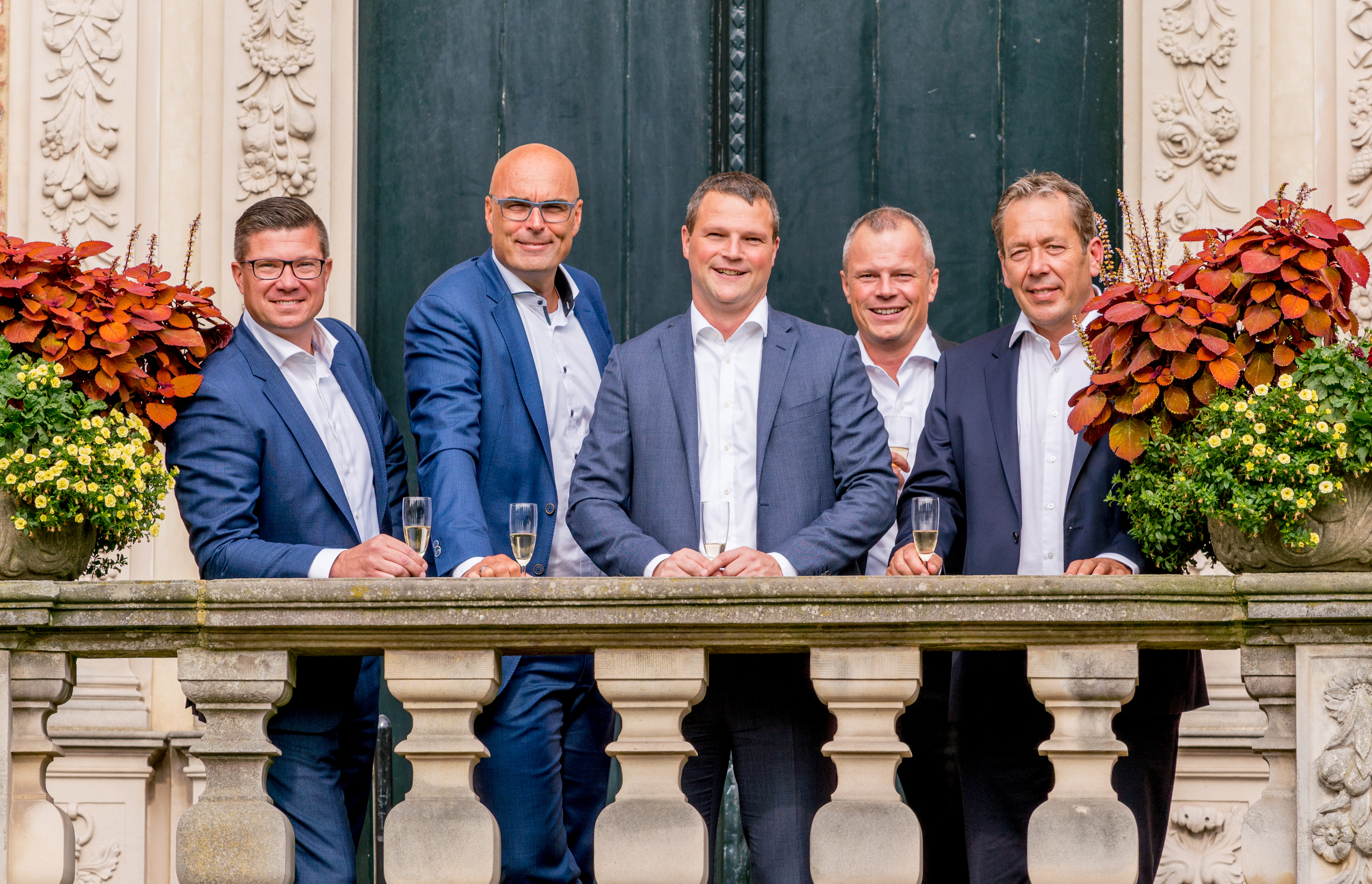 Marco Gregoor, Frank Germans, Maurice Massaar, Dennis Massaar en Nils Karssens klinken op de fusie