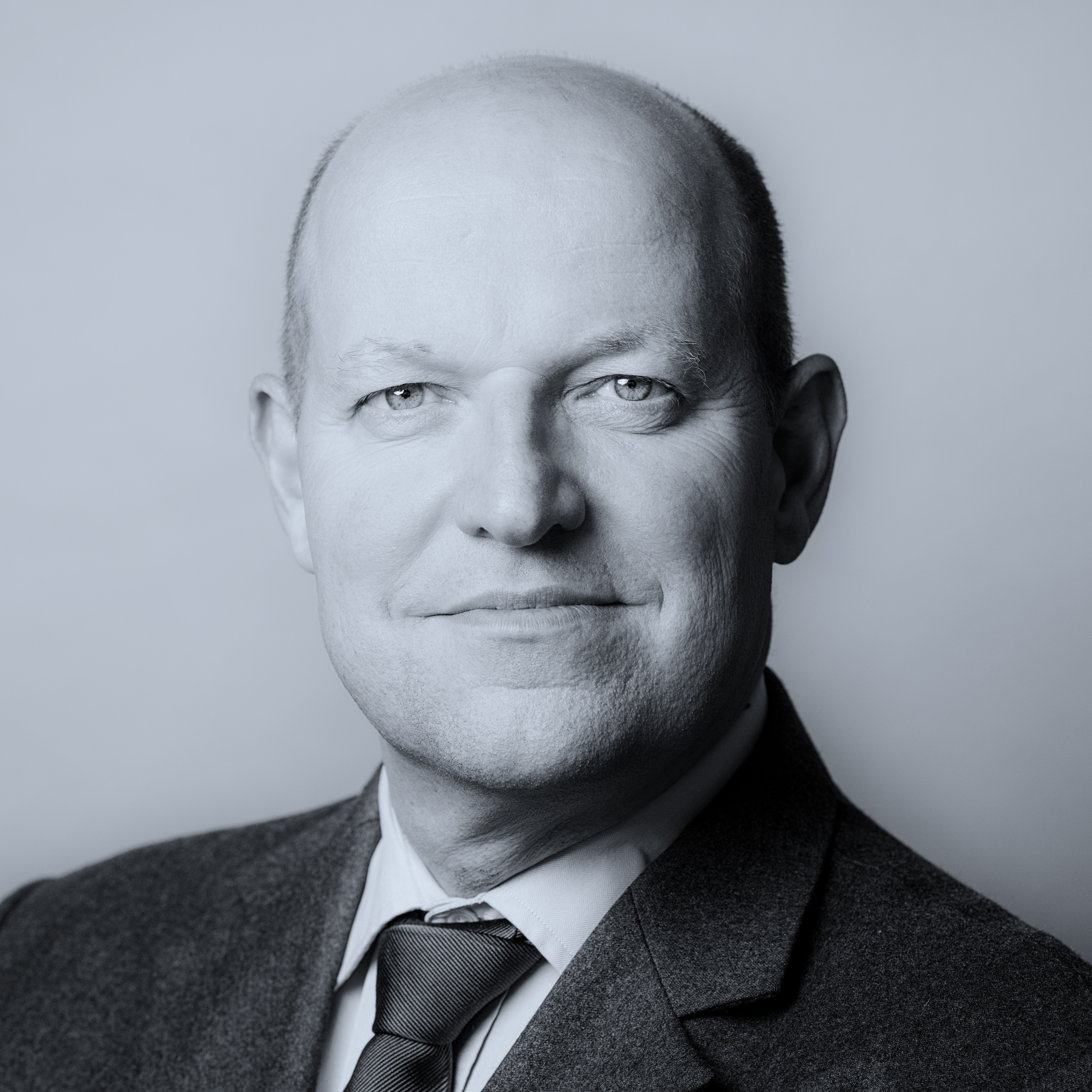 Gregor Servais is een Nederlandse portretfotograaf gevestigd in Den Haag