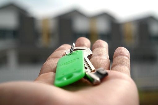 Huizenmarkt piekt, enorme winsten voor woningverkopers