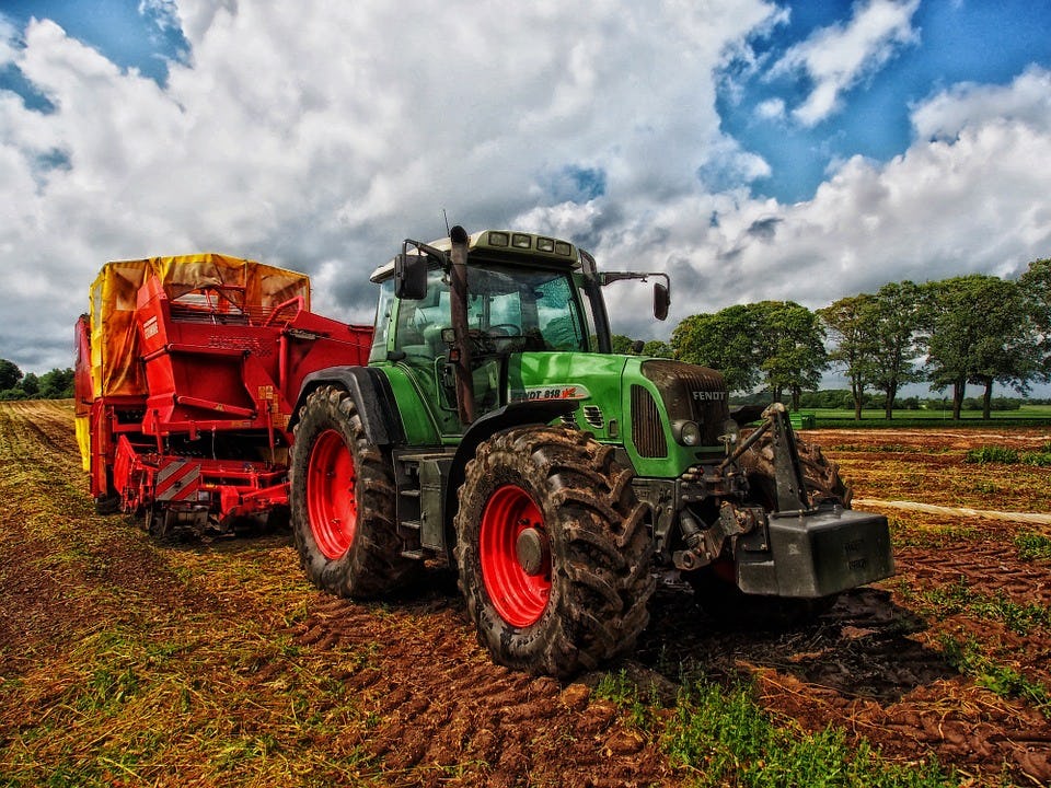 RDW schrijft 80.000 eigenaren onverzekerde landbouwvoertuigen aan