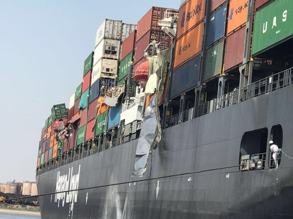 Zeeschepen schuren: tientallen containers te water