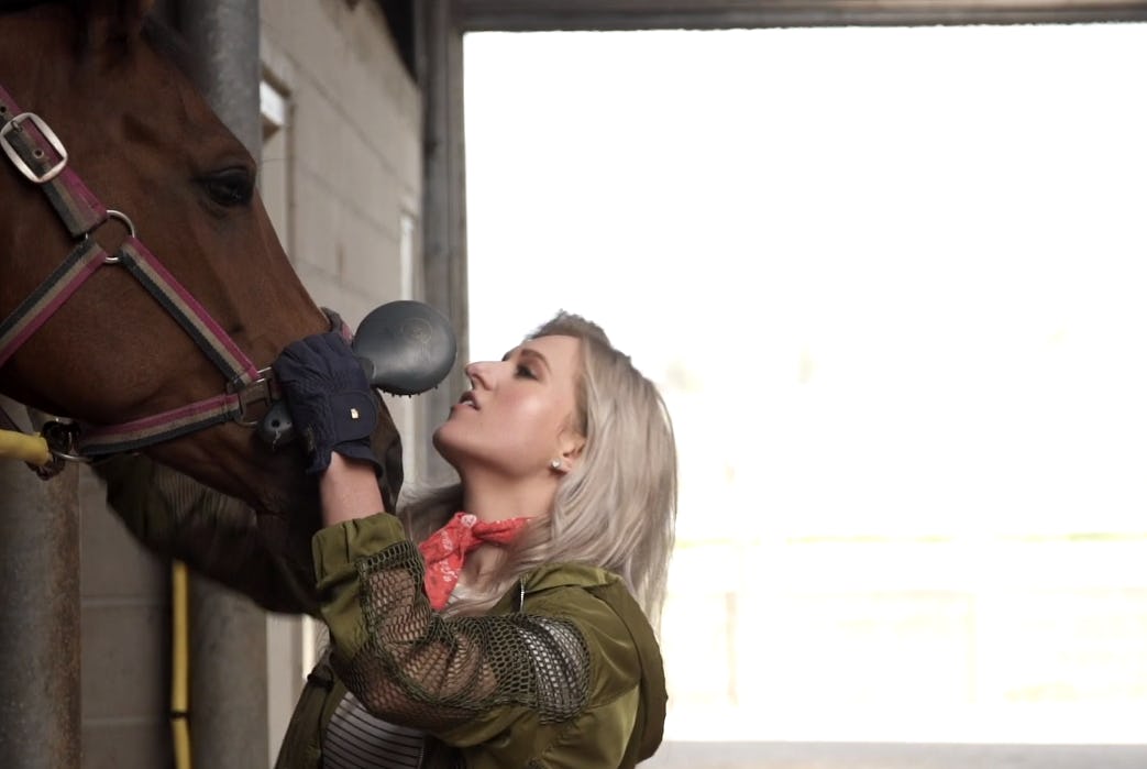 Munt zet paardenvlogger Britt Dekker in als hypotheekleek
