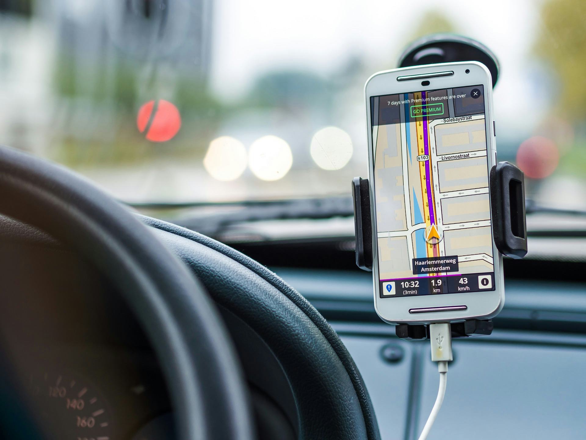 Automobilist ergert zich het meest aan smartphone in het verkeer