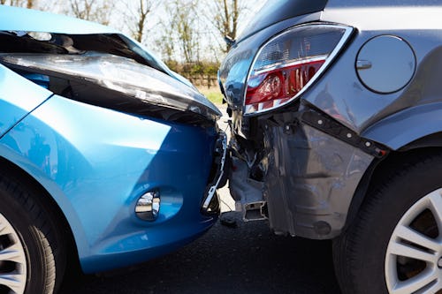 Auto-ongeluk toch niet in scène gezet: Unigarant moet schade vergoeden