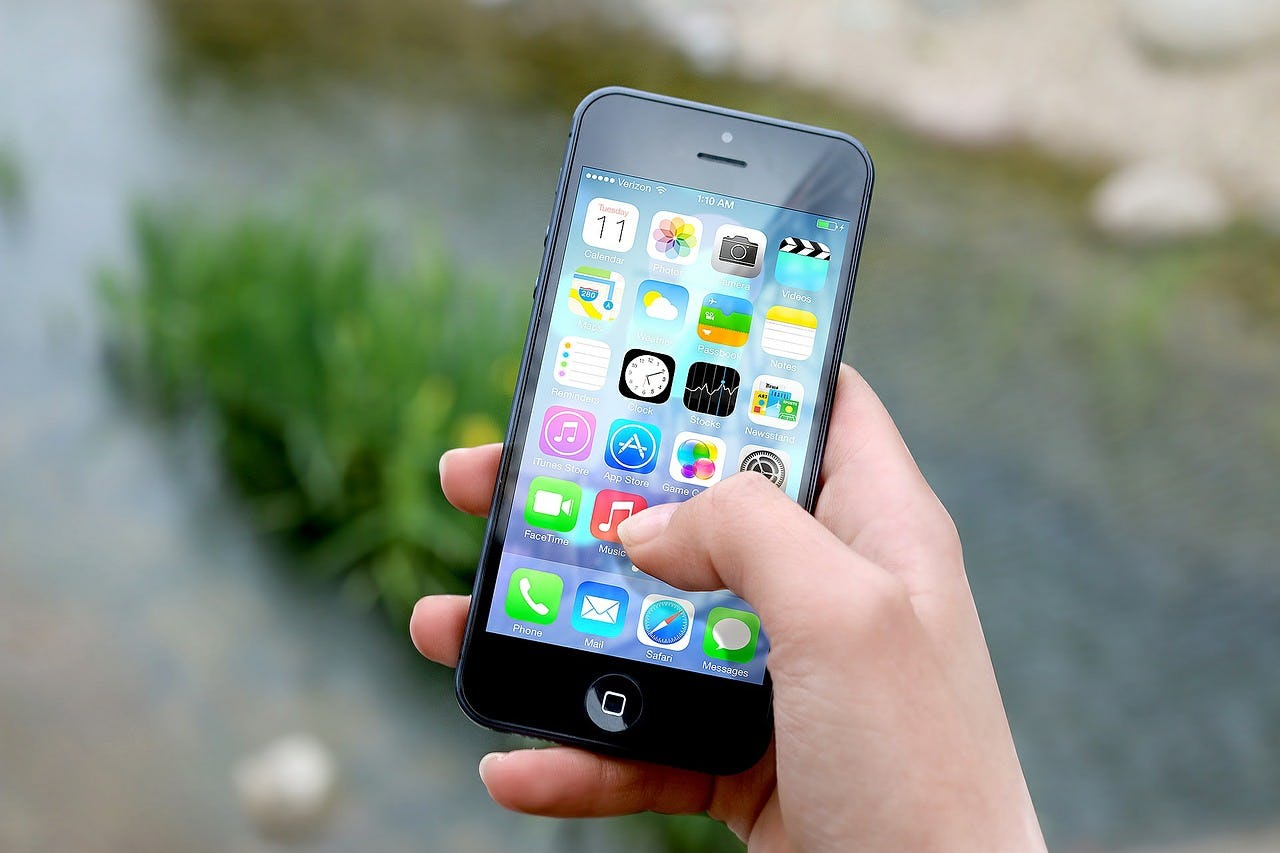 Zorgverzekeraars kwaad over stunts met iPhone in ruil voor restitutiepolis