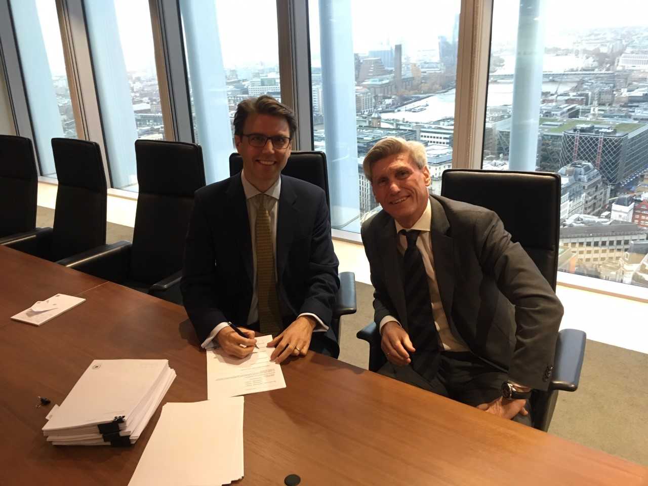 Robert Wells (links, Markel International) en Jaap Eringa (rechts, LTO Verzekeringen).