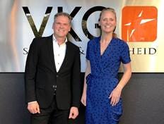 Peter van der Linde (VKG) en Marieke van Zuien (commercieel directeur BNP Paribas Cardif). 