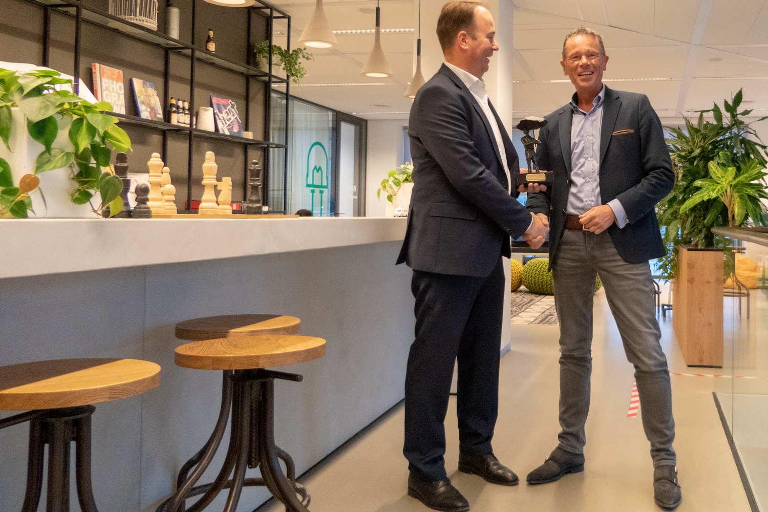 Hidde Coebergh van ING (rechts) en Jeroen Oversteegen van de Nationale Hypotheekbond.