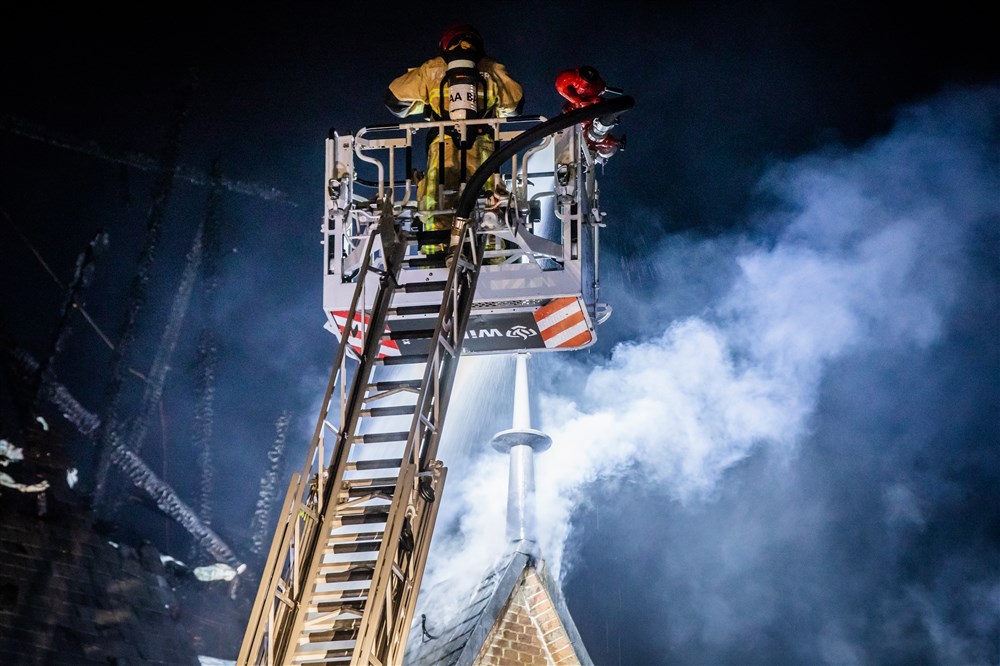 Brand in de Bovenkerkse St. Urbanuskerk.