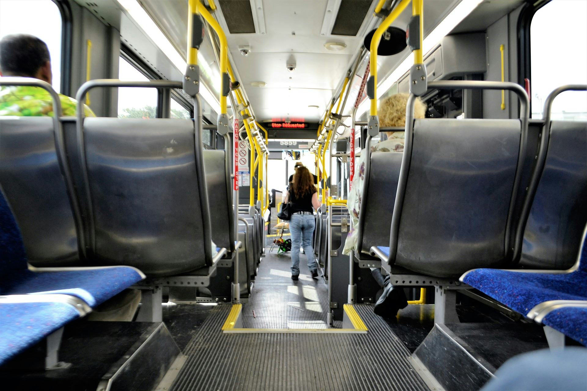 Kifid: In de bus moet tas met laptop op schoot of aan de voeten