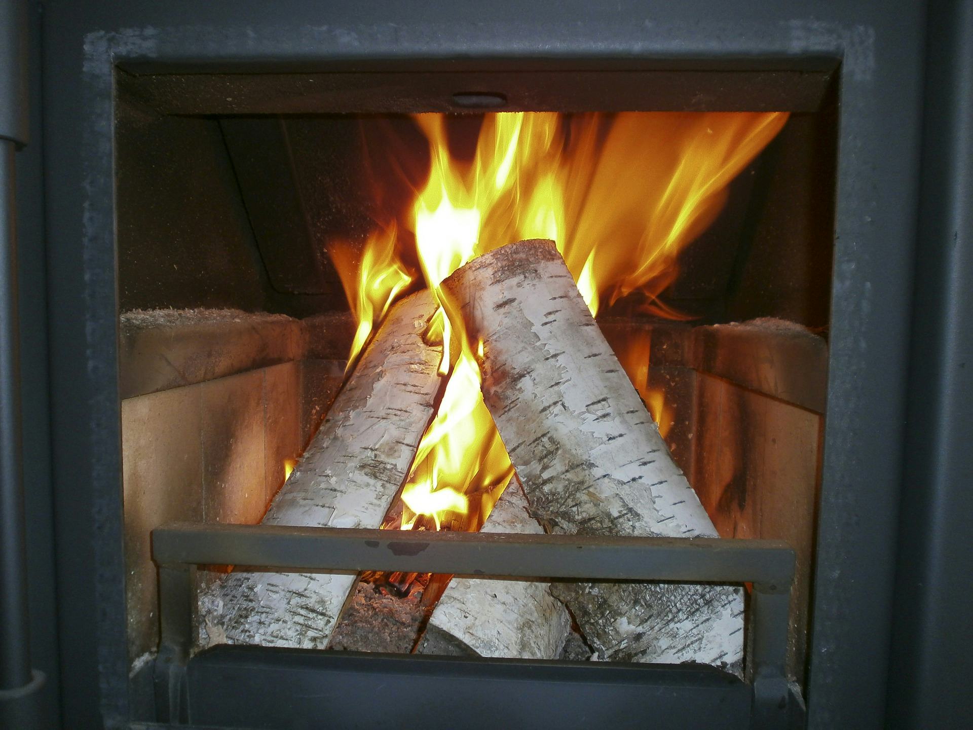 Univé: ‘Onervaren houtstoker vaak onbewust van brandrisico’s’