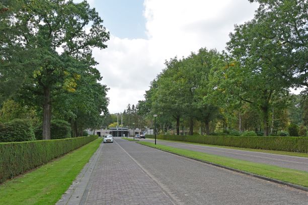 Monuta maakt drive through condoléance mogelijk.