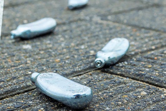 Feit of fabel: schade veroorzaakt in verkeer onder invloed van lachgas is niet verzekerd