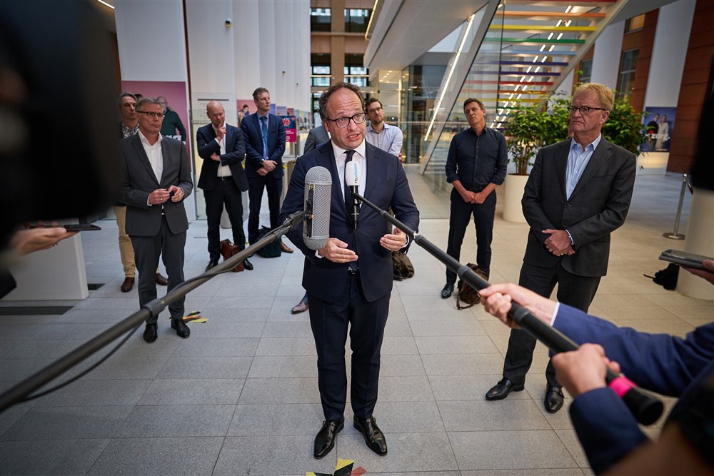 Minister Wouter Koolmees maakt bekend dat kabinet en sociale partners een akkoord hebben bereikt over de uitwerking van het pensioenakkoord.