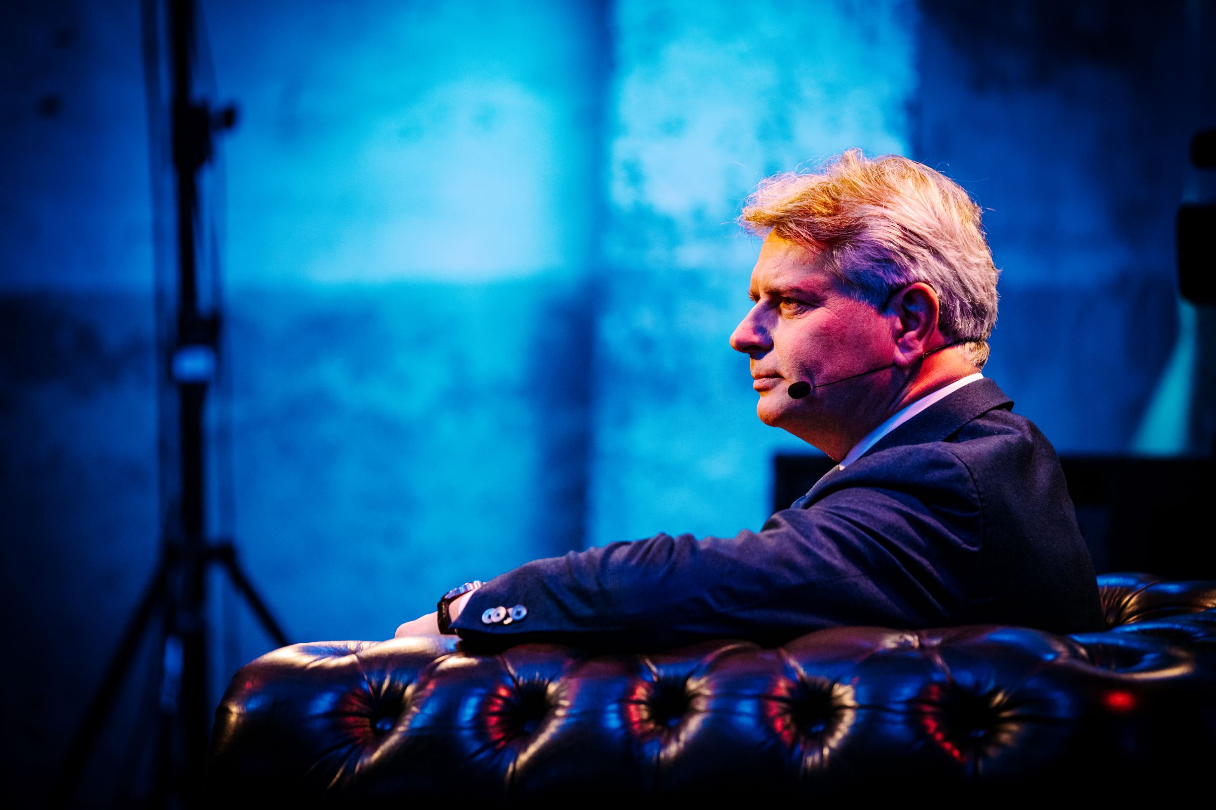 Marc van Nuland van Aon sprak over het inleveren van 20 procent van het salaris van de Aon-medewerkers vanwege corona. In mei is dat weer teruggegeven aan de mensen die meededen aan de oproep van hem. 