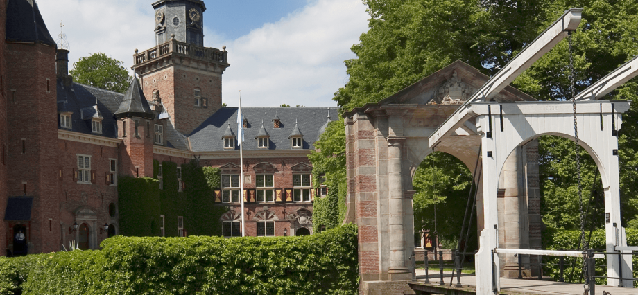 Baeten heeft vanuit zijn kennis en ervaring bijgedragen aan de totstandkoming van het Executive Insurance Program van Nyenrode, waar hij ook spreker is.