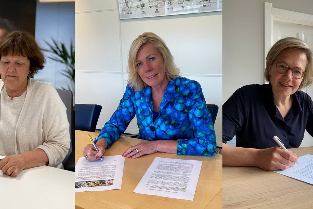 Rosa Jansen (Slachtofferhulp Nederland), Marga de Jager (ANWB) en Geeke Feiter (Verbond) ondertekenen de intentieverklaring.