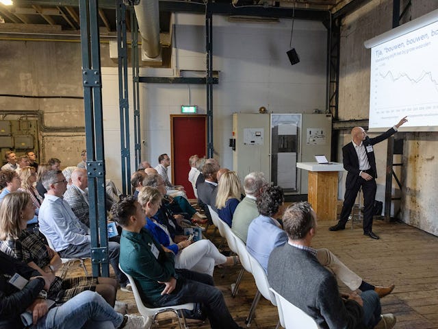 Stefan Groot van Rabobank sprak over de vraag of een tekort aan woningen nu echt de oorzaak is van alle ellende.