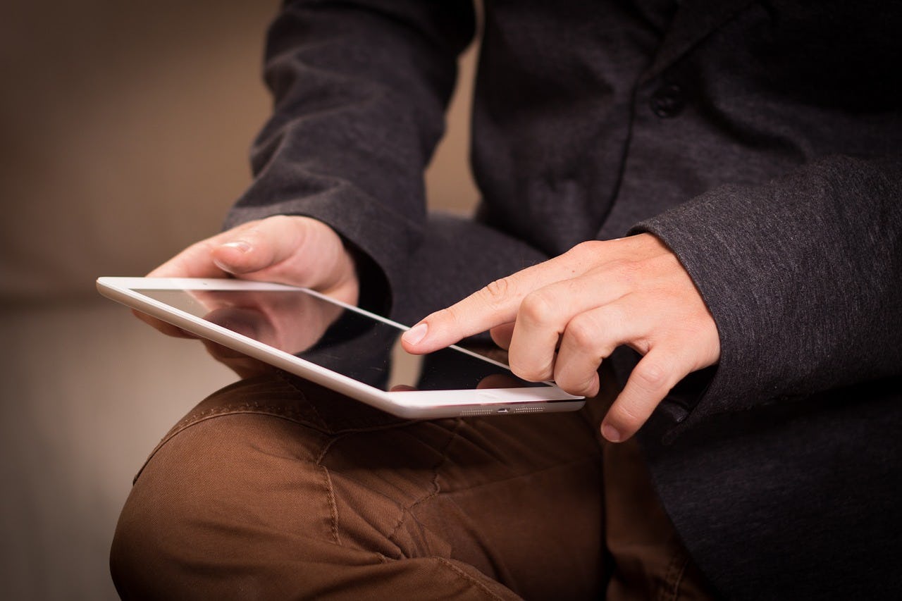Oud-medewerker Interpolis claimt drie keer dezelfde iPad en belandt op zwarte lijst