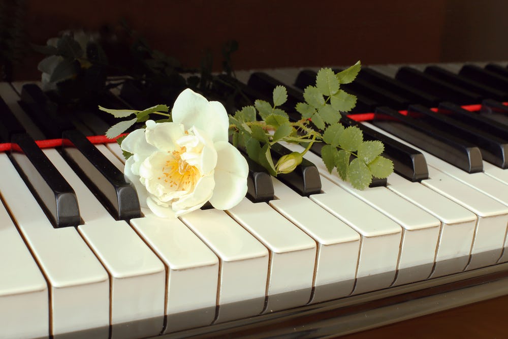 De Monuta Uitvaartmuziek Top 10 kan helpen om over de dood te praten.
