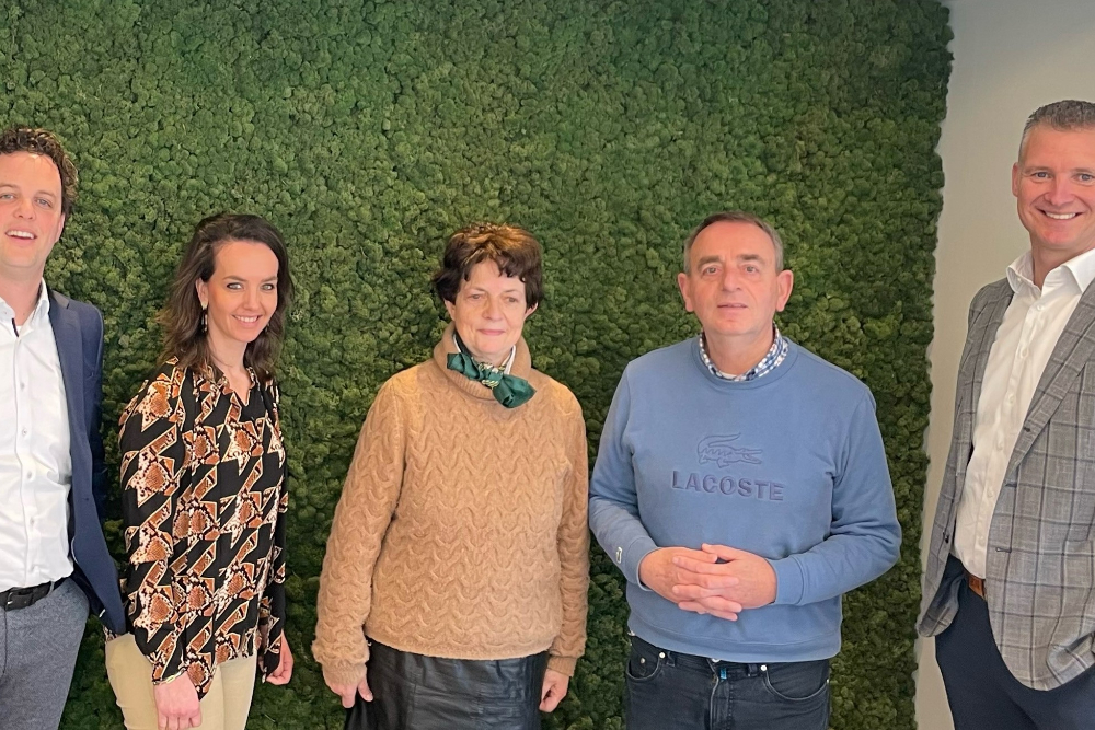 Tomas Geerts, Sanne Geerts, meneer en mevrouw Terwindt en Richard van Dongen (Geerts). 