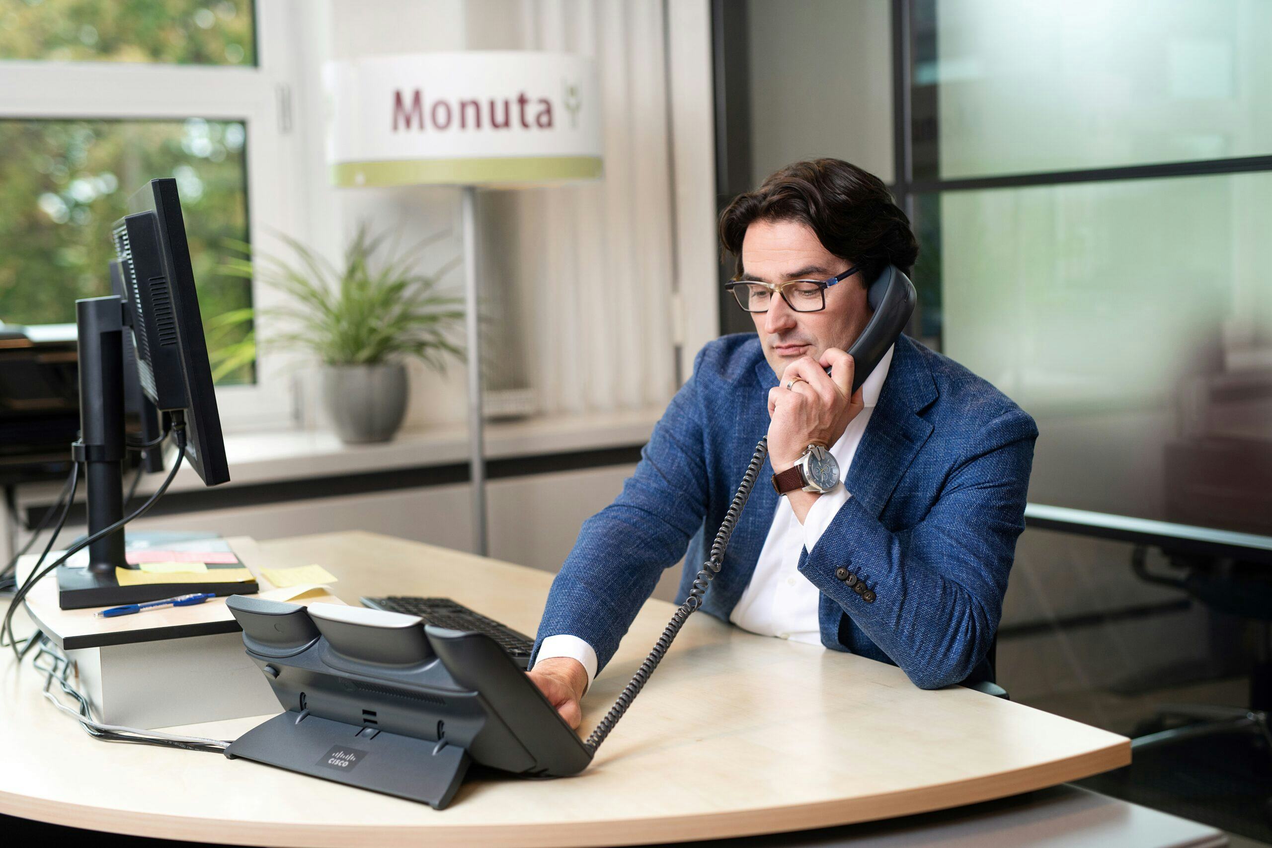 Sommige mensen vinden het best lastig om te bellen naar Monuta. Aan de medewerkers van de Monuta Klantenservice de taak om deze mensen gerust te stellen.