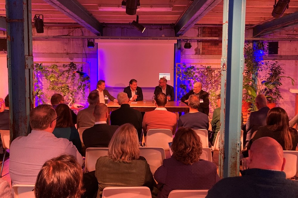 Debat provisietransparantie op AMdag. Vlnr: Ewald Bary. Enno Wiertsema, Bart van de Laak en Jurjen Oosterbaan.