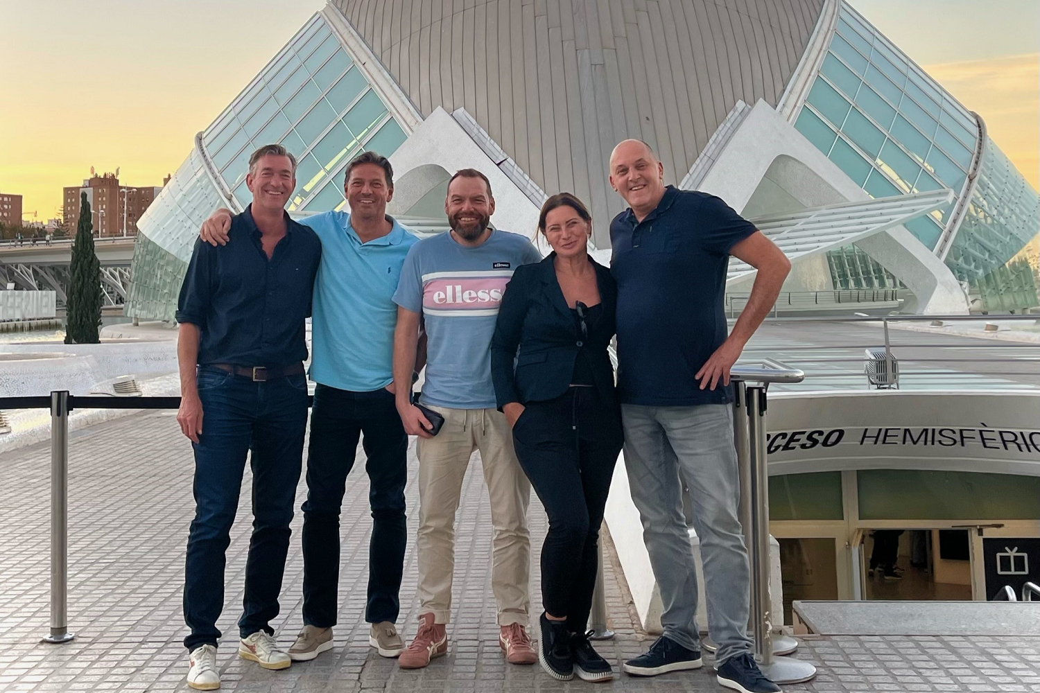 V.l.n.r.: Remco van Os (Voep), Patrick Kruger (Spaanse Hypotheek) en opgeleide adviseurs vanuit Voep Ralph Hermans, Anita Boom en Wim van Arnhem