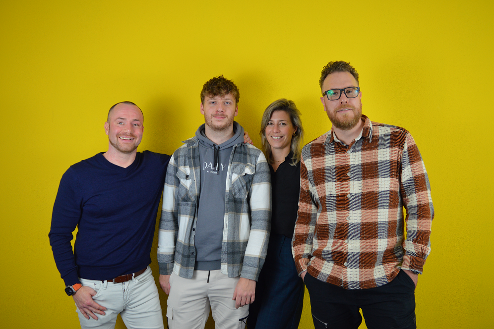 Burning Matches, v.l.n.r.: Roald Smet (IT-architect), Daan Hayman (back-end developer), Rebecca van Andel (manager) en Bas Buermans (front-end developer)