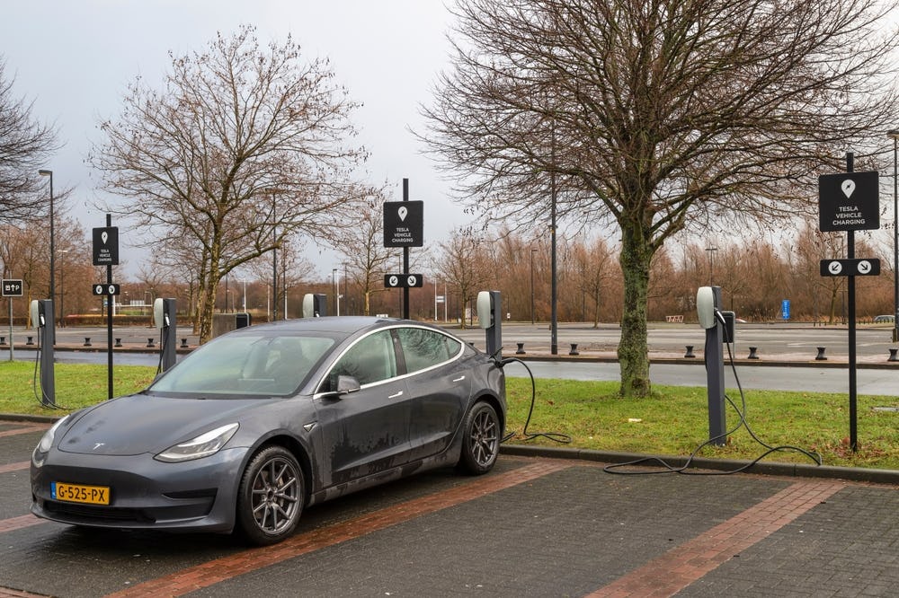 ZLM zet elektrische auto's over naar nieuwe autoverzekering