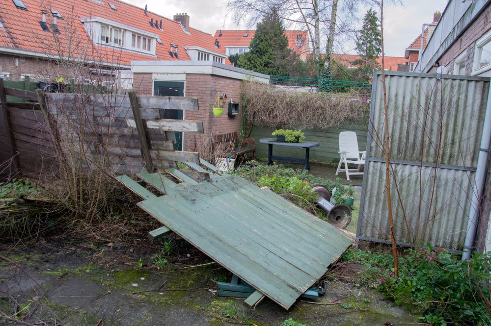 Nederlanders melden eerste schade door storm Henk bij verzekeraar
