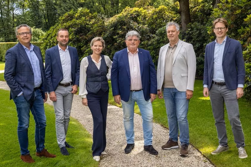 Arjan Hakkennes (links) met de rest van de Heinenoord-directie