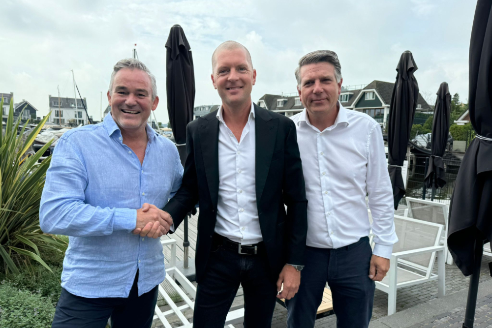 V.l.n.r. Ger Knikman (CEO Yellow Hive), Paul Röthengatter (directeur apc Holland) en Arnold Barendrecht (directeur Yinco)
