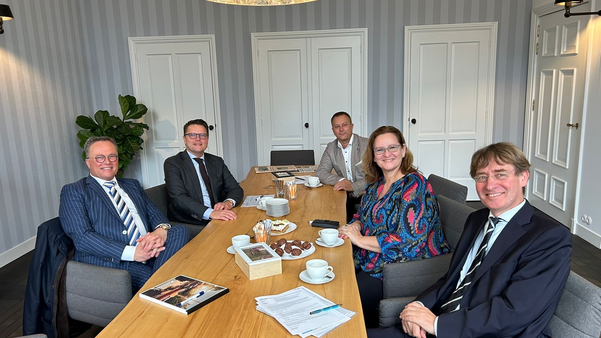 V.l.n.r. Jacco Kuiper, Anne Bergsma, Gosbert Brandsma, Aukje de Vries, Ludger de Bruijn.