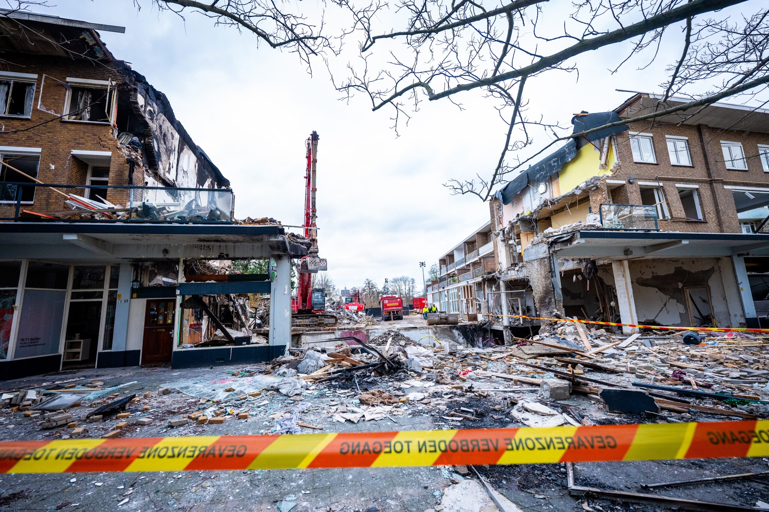 Grote schade aan de Tarwekamp. Door de twee ontploffingen is een grote ravage ontstaan en zijn meerdere woningen verwoest. Foto: ANP/Josh Walet. 
