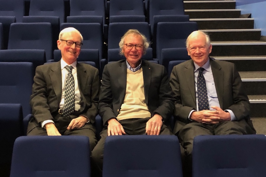 Han Wansink, geflankeerd door Hans Borgesius (links) en Rinus Mendel (rechts).