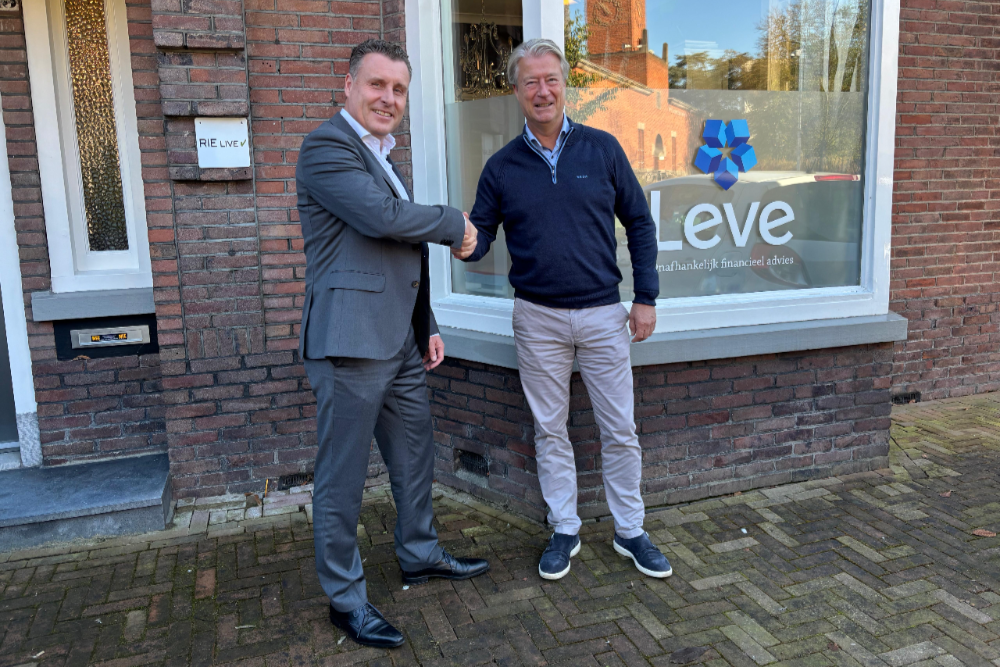 Bas Harmsen, directeur You Sure en Frank Kraakman, oud-eigenaar Leve B.V.