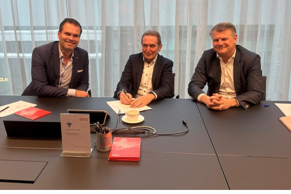 Robert Wondaal (Chief Business Officer), Ernst Bronkhorst (directeur Bronkhorst Bedrijfskompas) en Sven Kelder (CEO Robidus)
