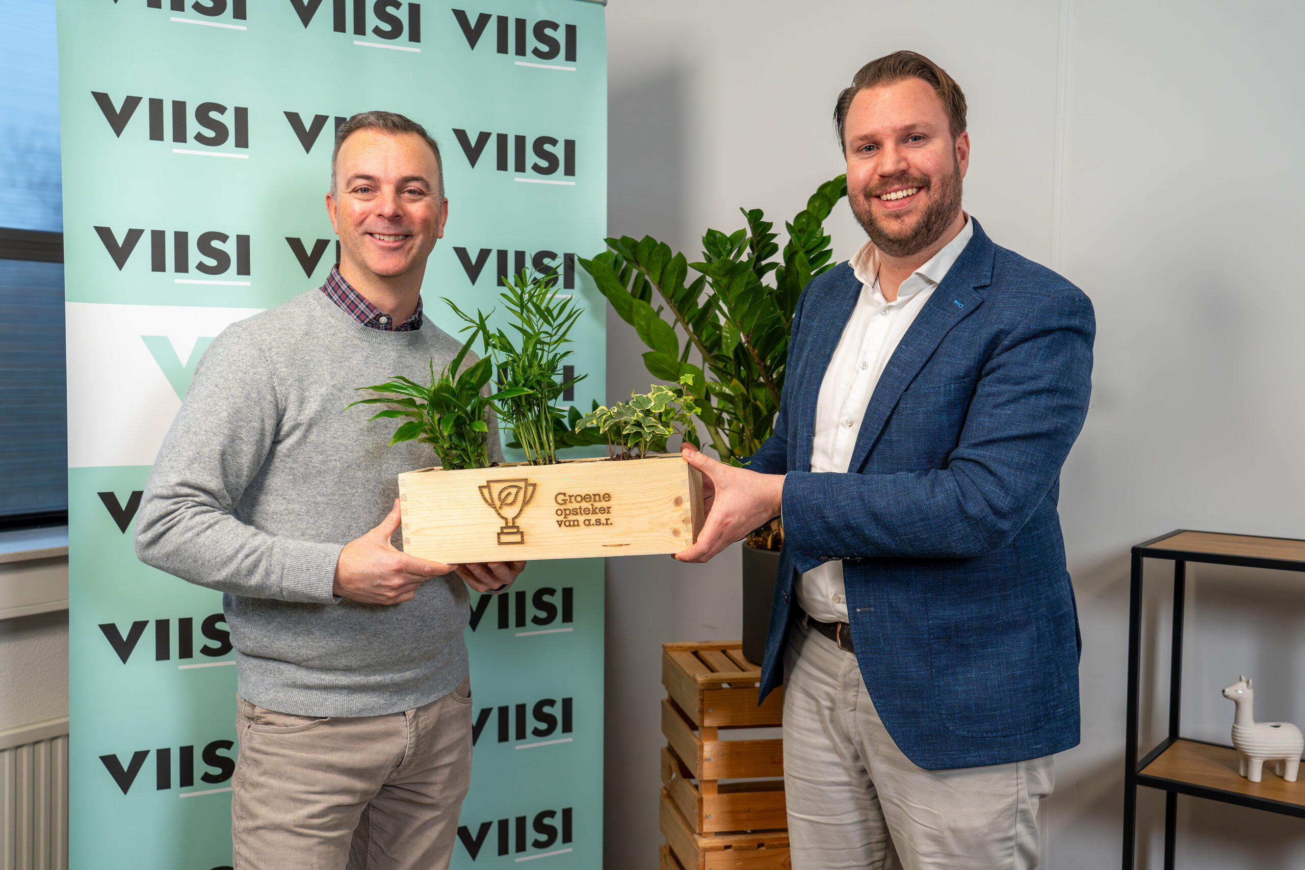 Viisi heeft van a.s.r. de ‘groene opsteker’ ontvangen, omdat ze in het vierde kwartaal van 2024 de meeste Verduurzamingshypotheken hebben aangevraagd.