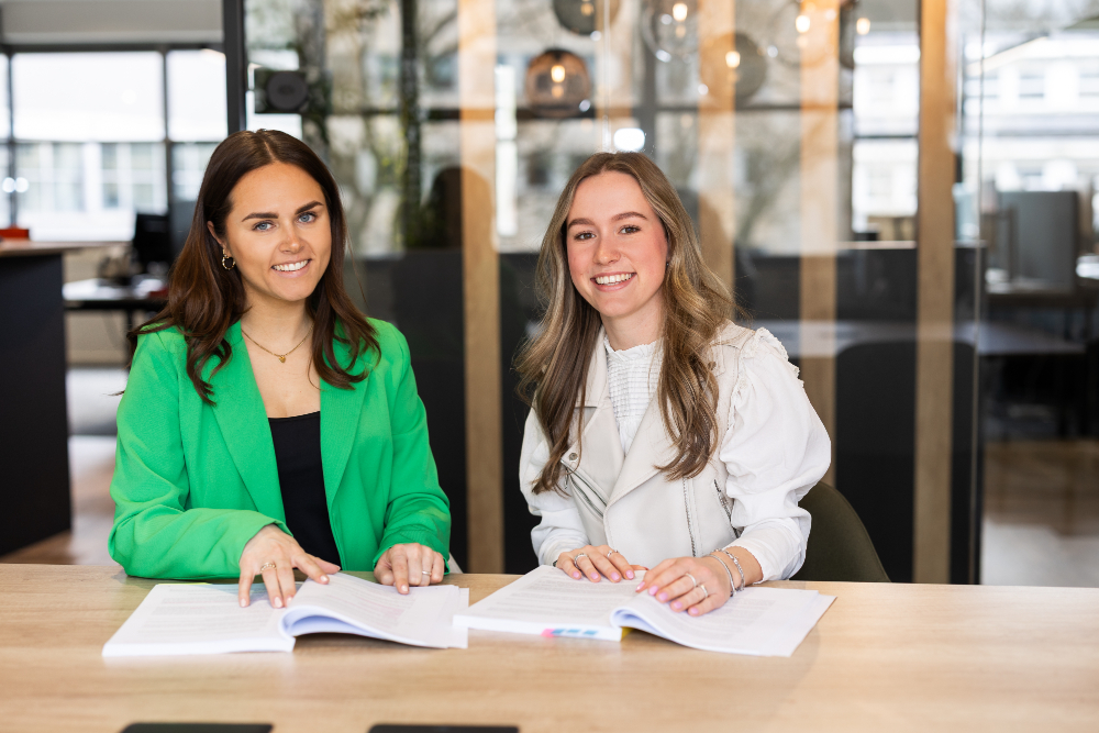 Danique Vaanholt (links) en Daphne Scholten