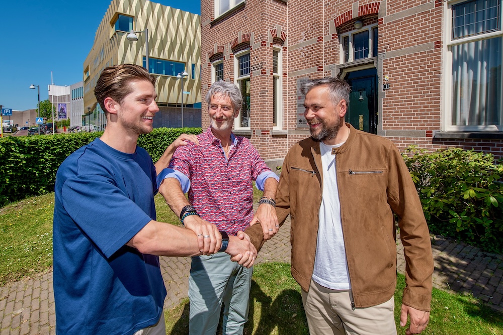 Nieuwe eigenaren voor DenK Internet Solutions: oprichter William Diebels in het midden. Foto: Raphael Drent.