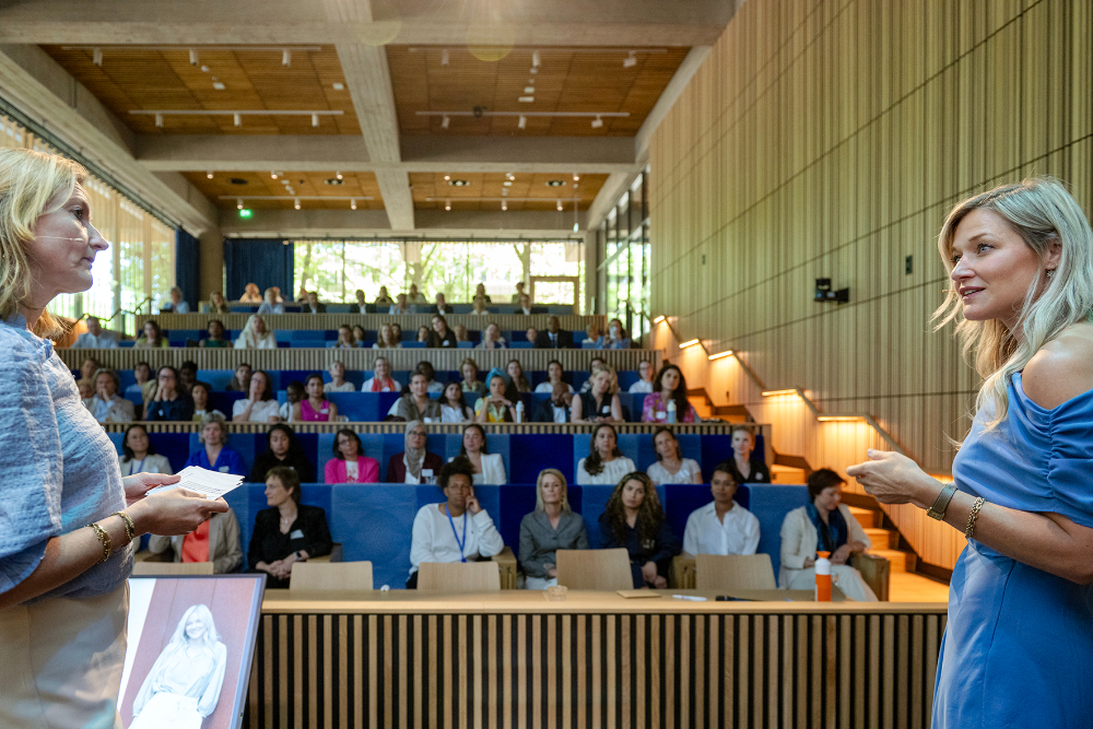 Chantal Korteweg (links) en Indra Frishert, respectievelijk voorzitter en vice-voorzitter van het WIFS-bestuur