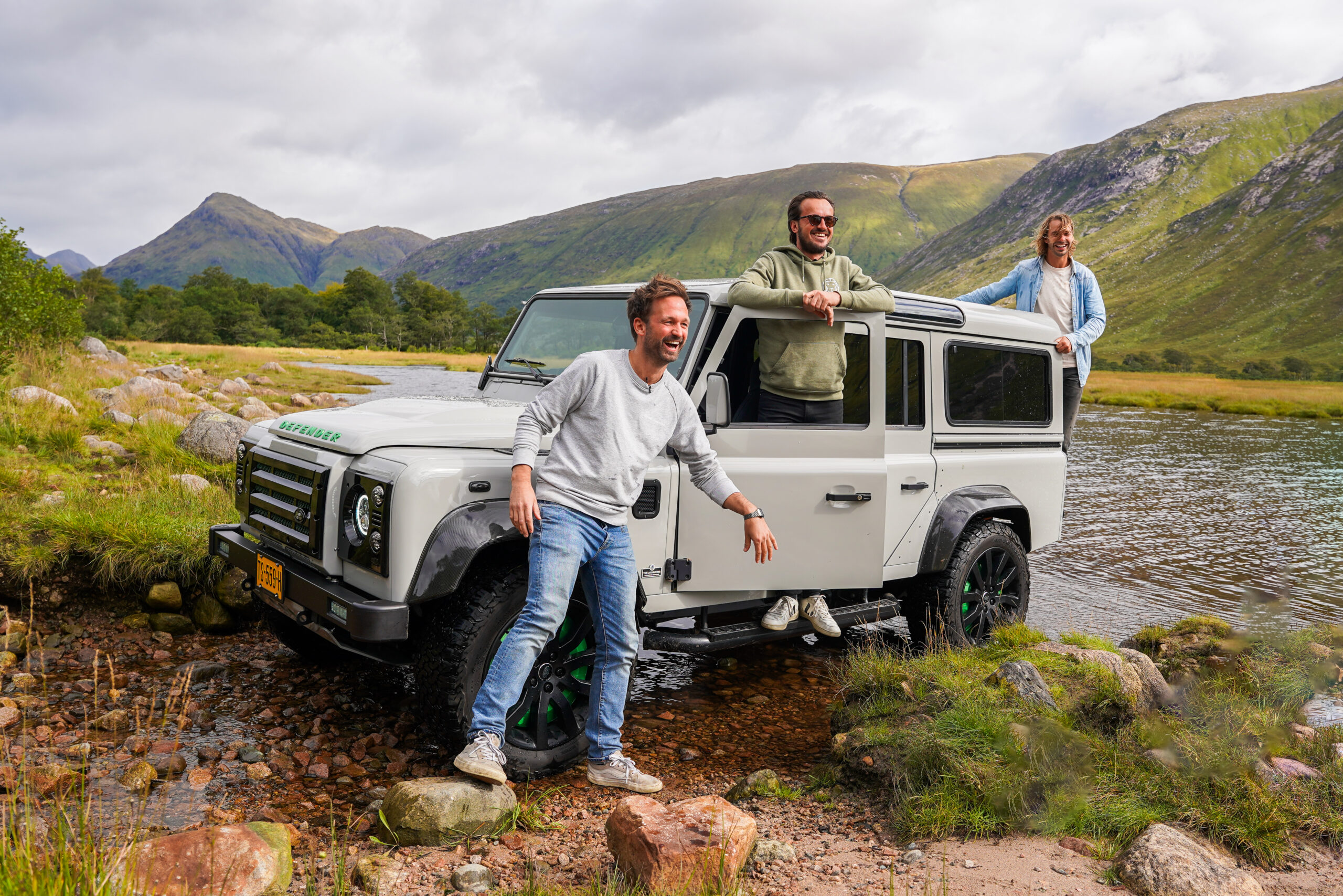 Het team van The Landrovers: 'We bouwen niet alleen auto's, we creëren ervaringen.' 