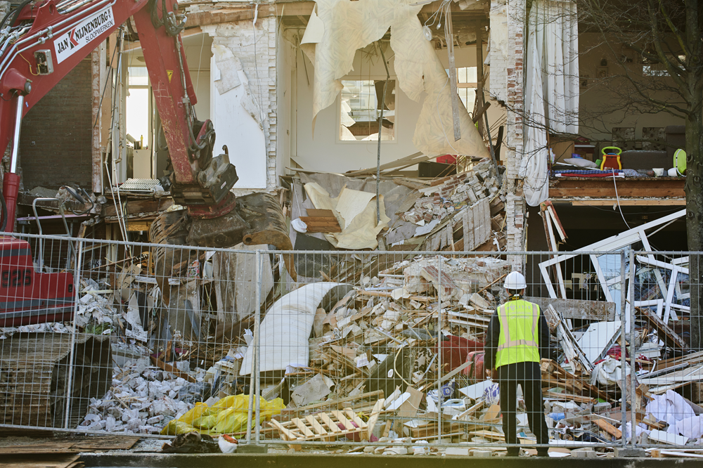 © ANP | Ravage na explosie in de Jan van der Heijdenstraat in 2019. Het overgrote deel van de huurders bleek niet verzekerd.