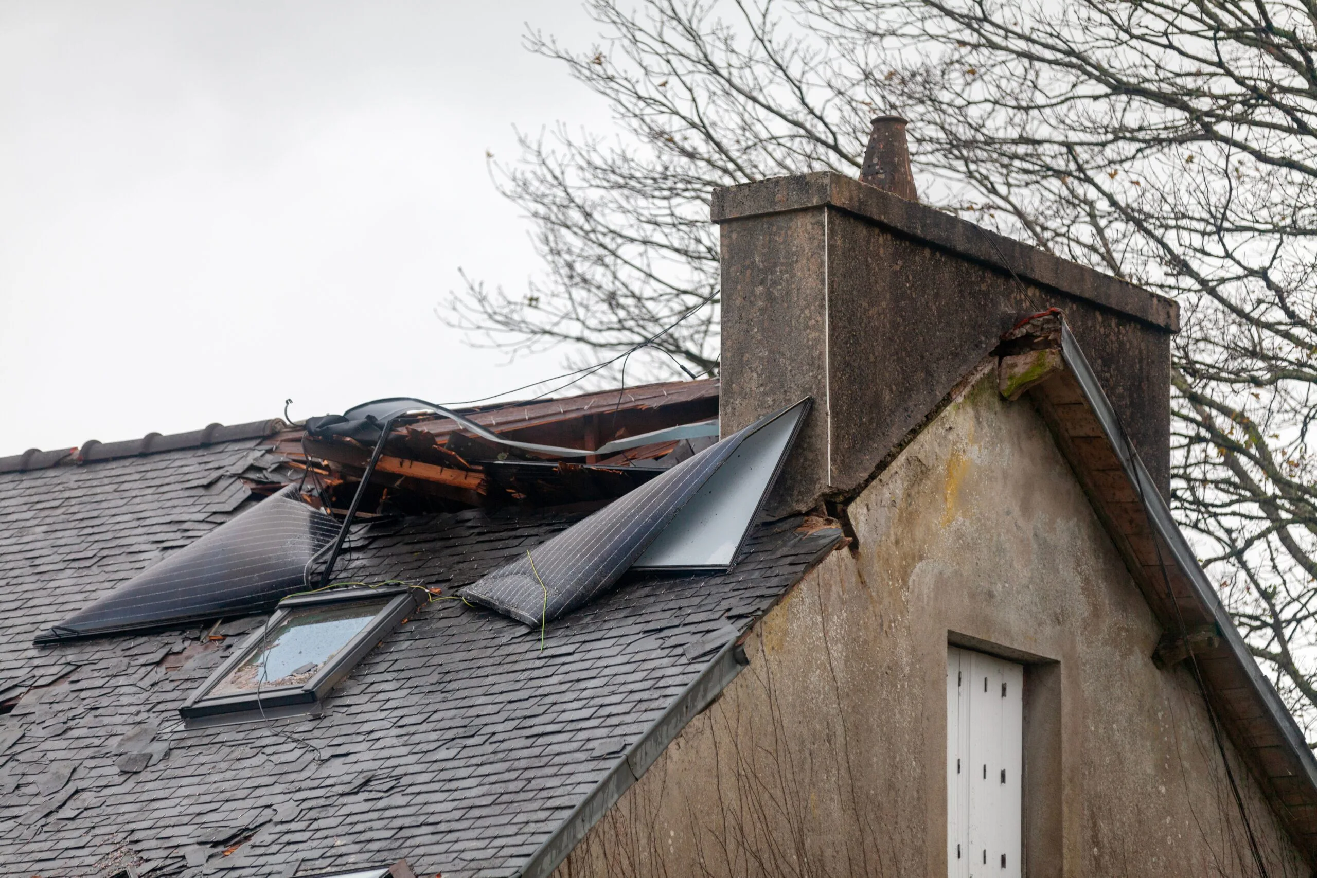 Schade aan dak van woning | Beeld: Shutterstock