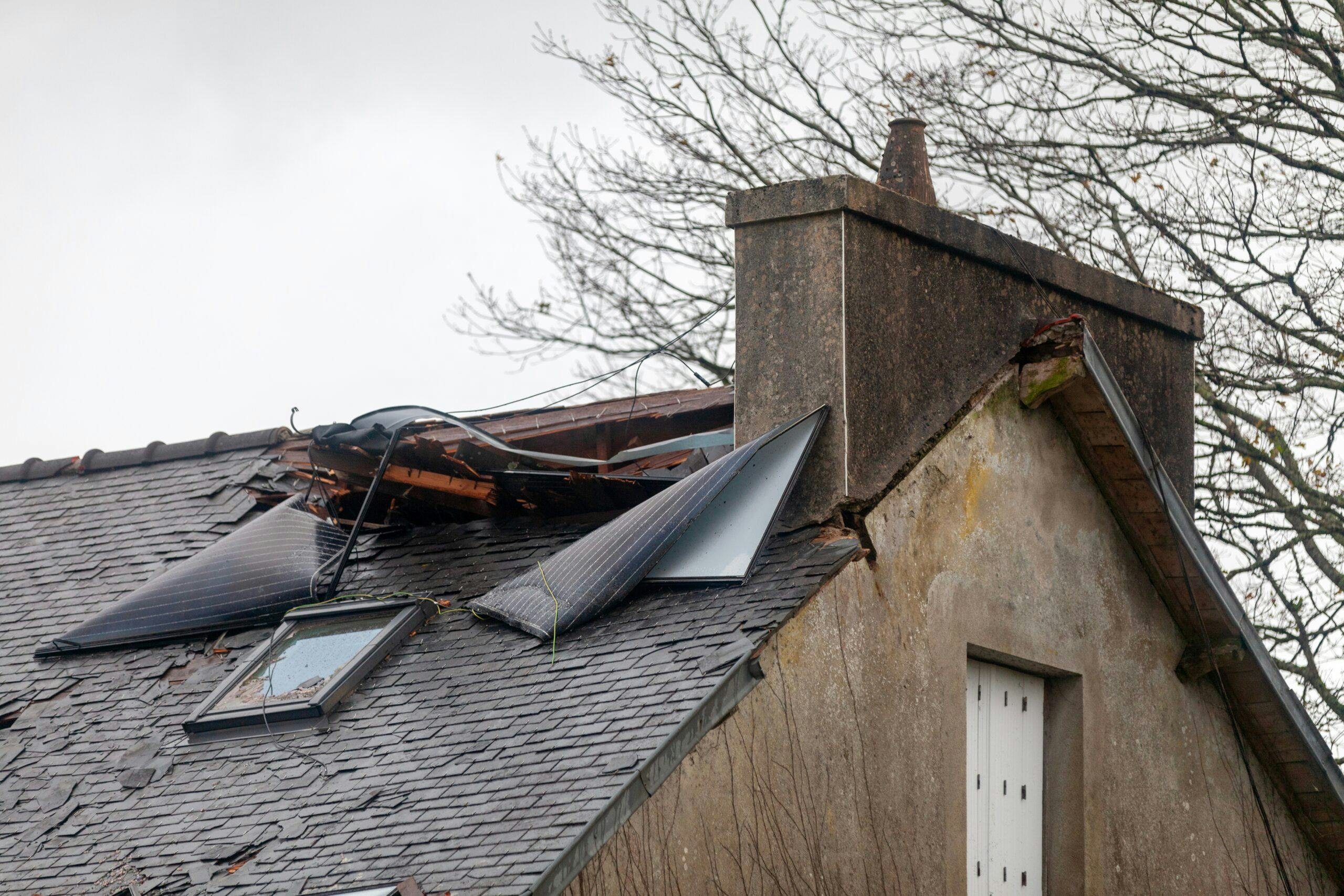 Schade aan dak van woning (bron: shutterstock)