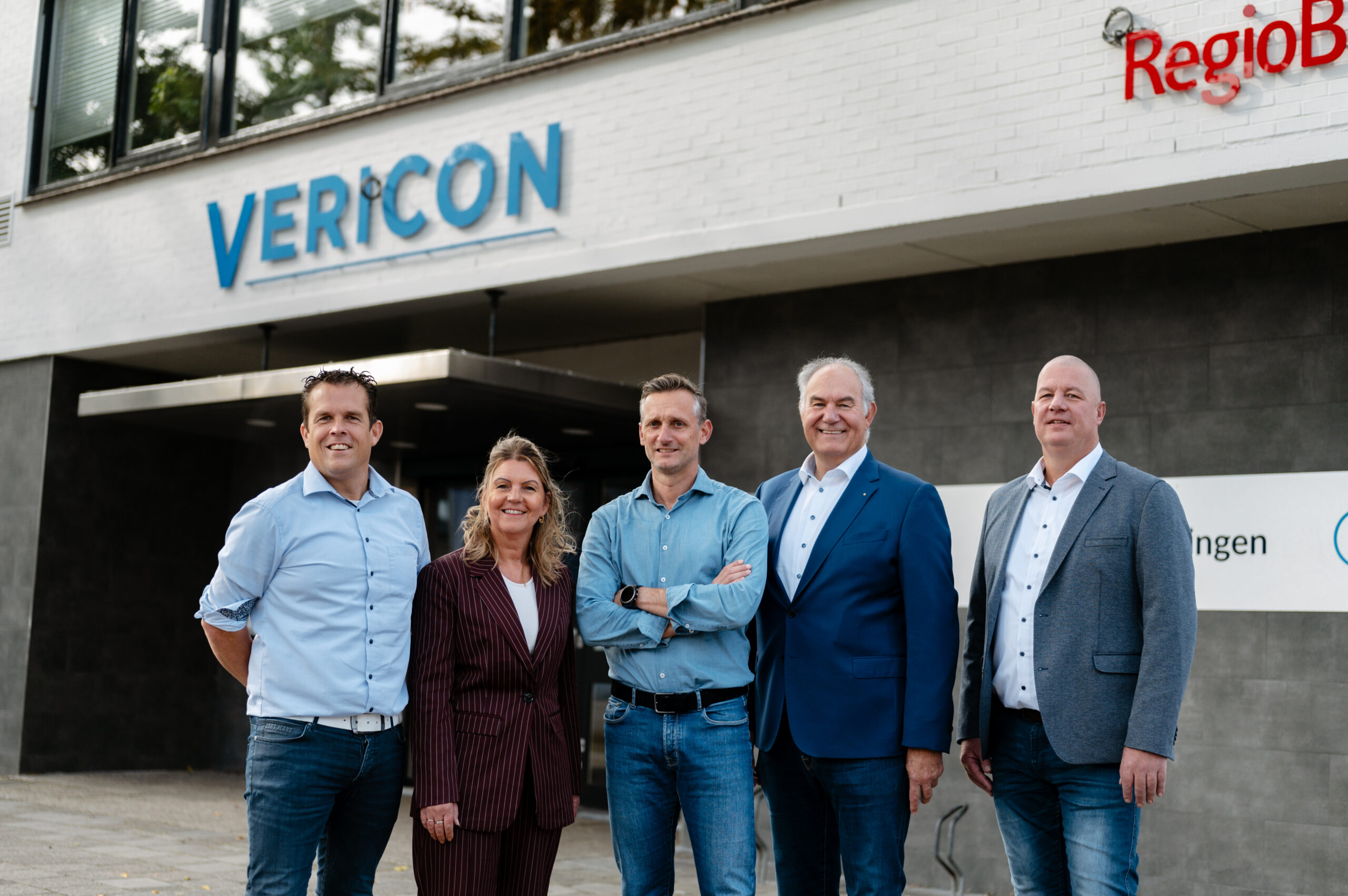 V.l.n.r. Hajé Broom, Jacqueline Scholing, Arend Jan Veurink, Ralph van Helden en Ronald Slamp. Bron: Licent