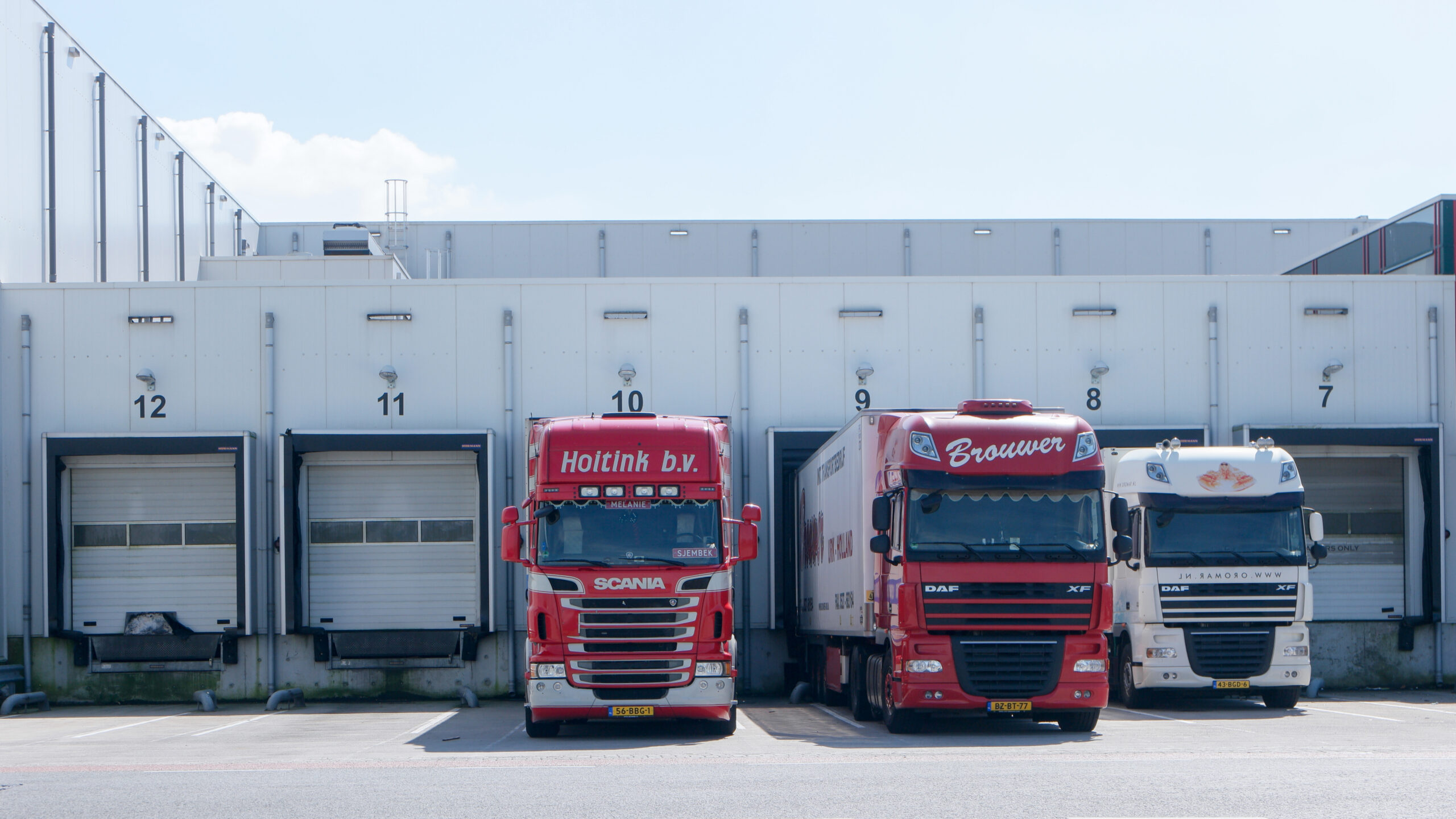 Afbeelding: Een laaddock. De gefotografeerde wagens maken geen onderdeel uit van dit verhaal (Shutterstock)