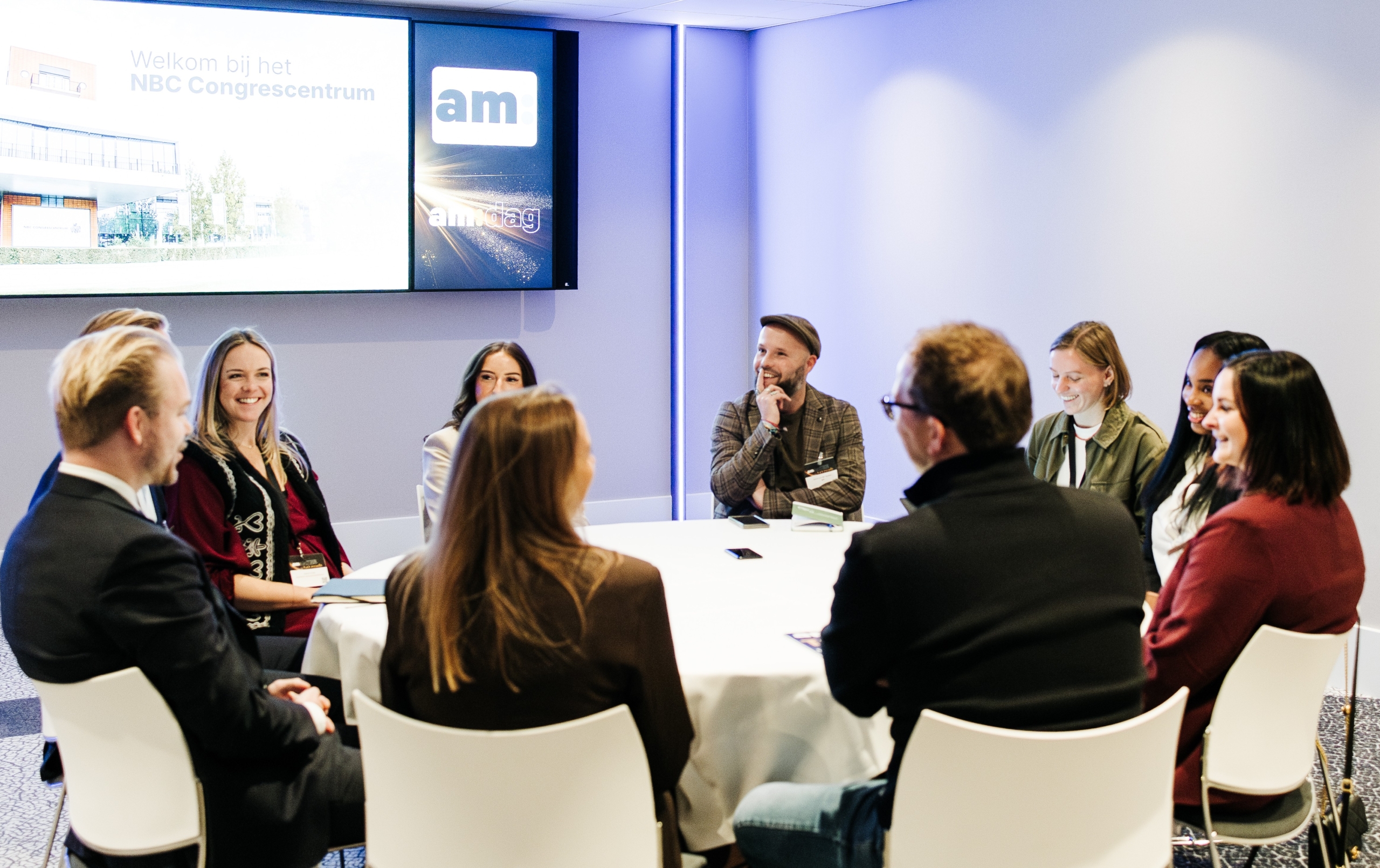 Young Leaders met elkaar in gesprek (beeld: Isabella Verduyn)