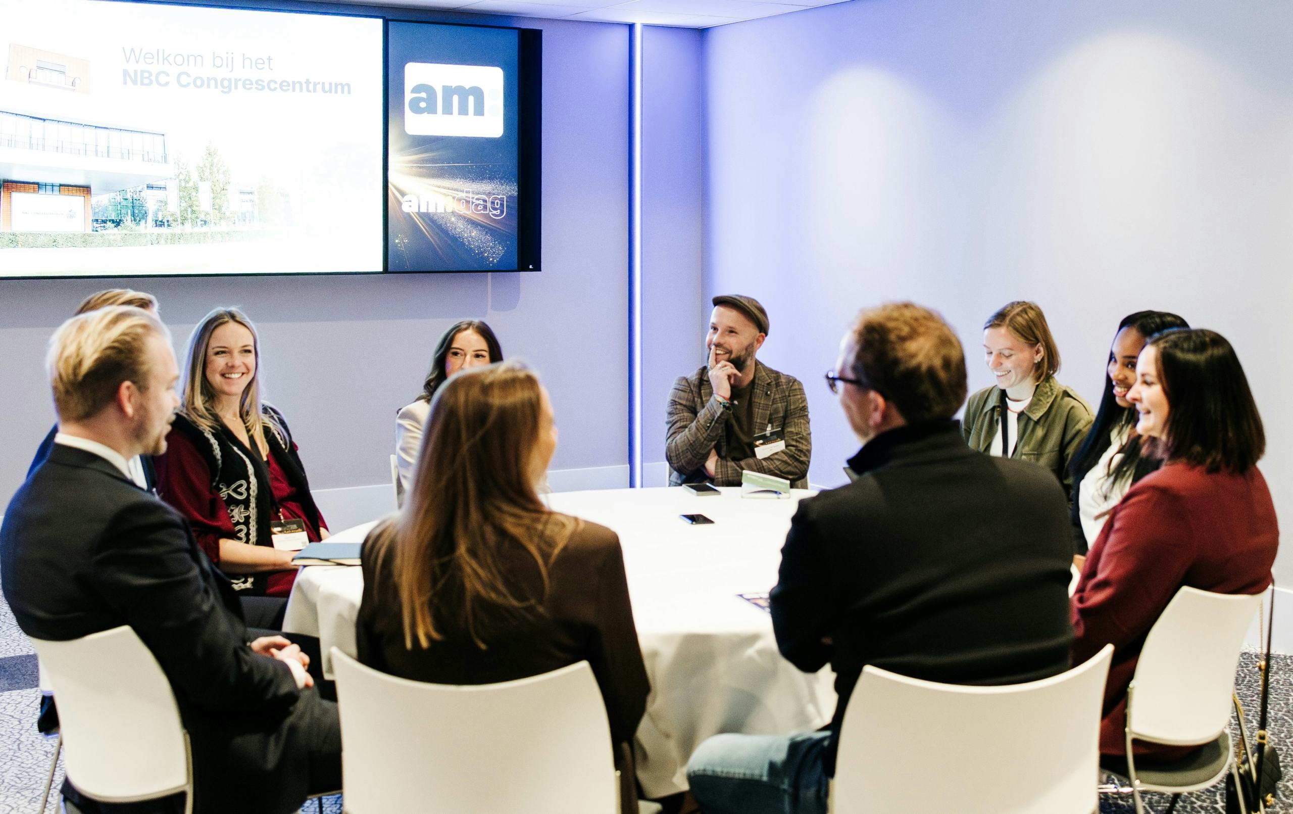 Young Leaders met elkaar in gesprek (beeld: Isabella Verduyn)